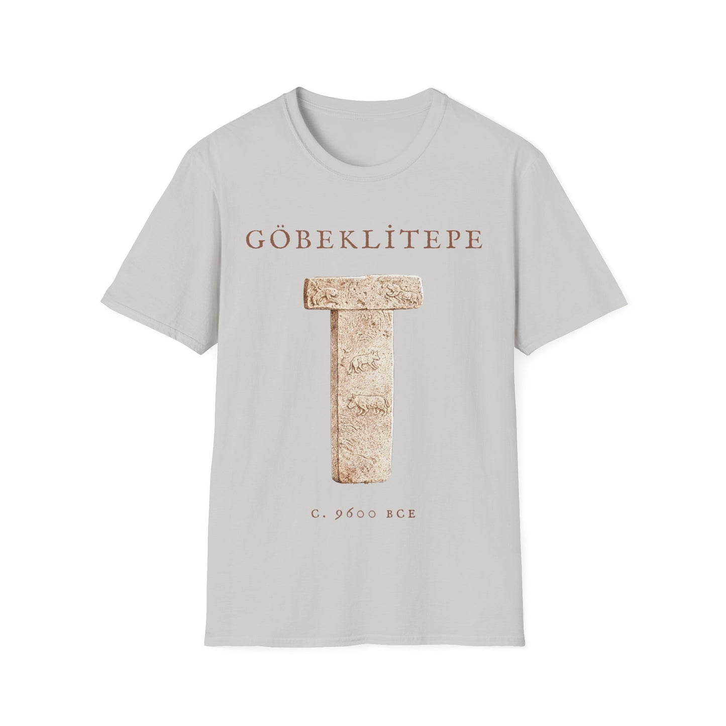 Göbeklitepe t-shirt design with a sepia T-shaped stone pillar featuring animal carvings, with text “GÖBEKLİTEPE” and “c. 9600 BCE” on a ice gray background