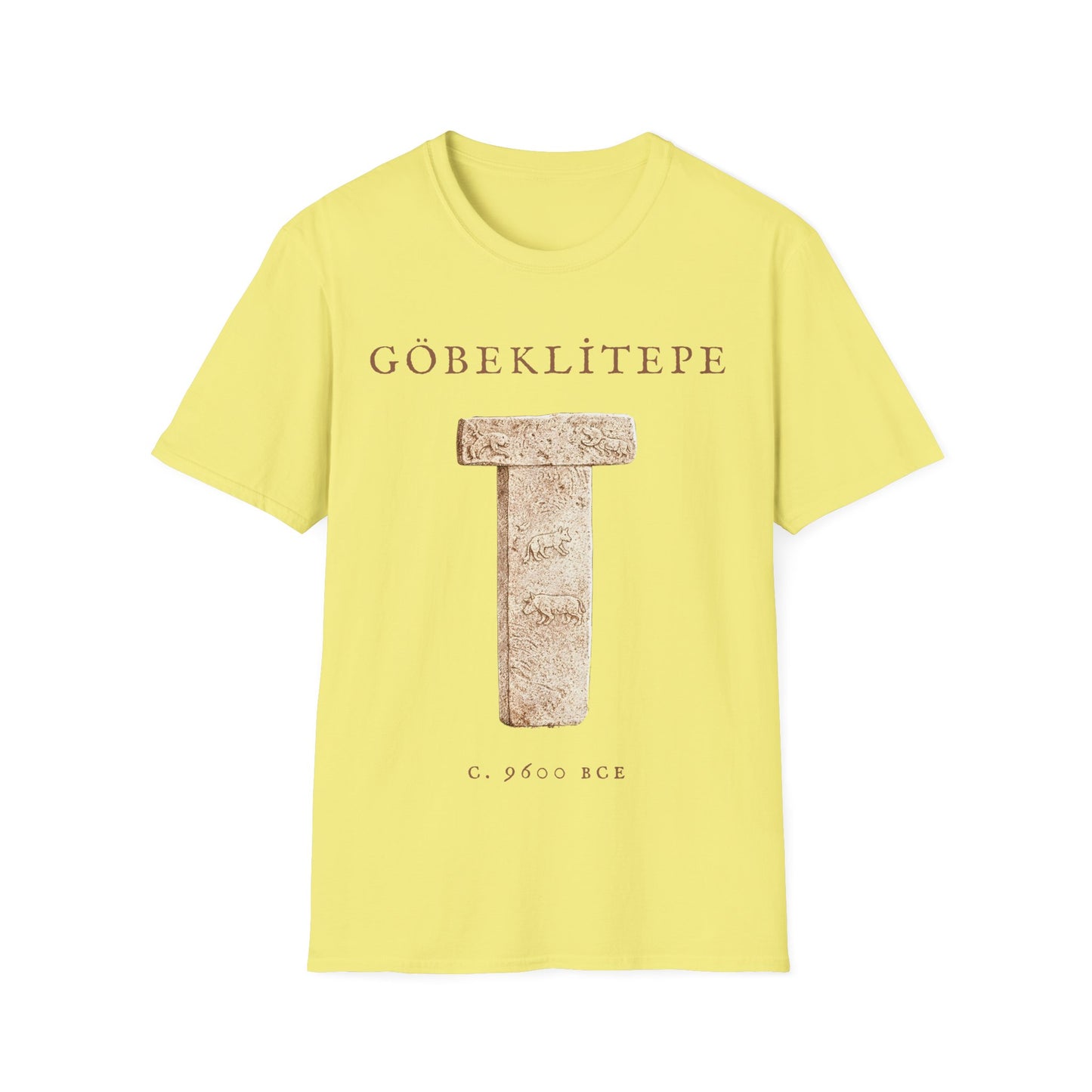 Göbeklitepe t-shirt design with a sepia T-shaped stone pillar featuring animal carvings, with text “GÖBEKLİTEPE” and “c. 9600 BCE” on a cornsilk yellow background